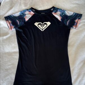 Roxy Black Rash Guard with Logo Detail. Size sm